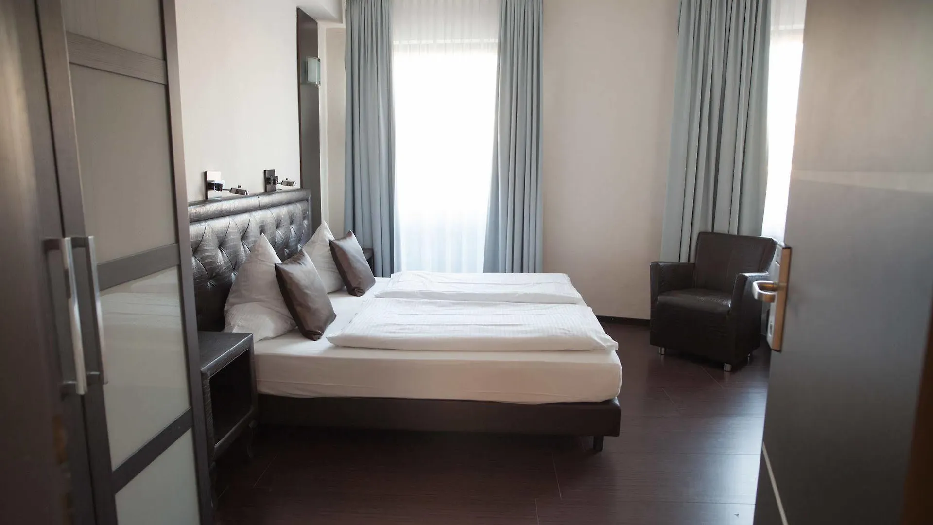 Mauritius Komfort Hotel In Der Altstadt Cologne Germany
