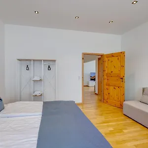  Apartment Kaza Guesthouse, Centrally Located 2 & 3 Bedroom In Deutschland